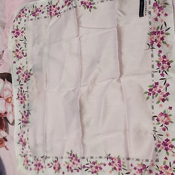 Burberry Floral handkerchief cotton Brandnew - Picture 2 of 6